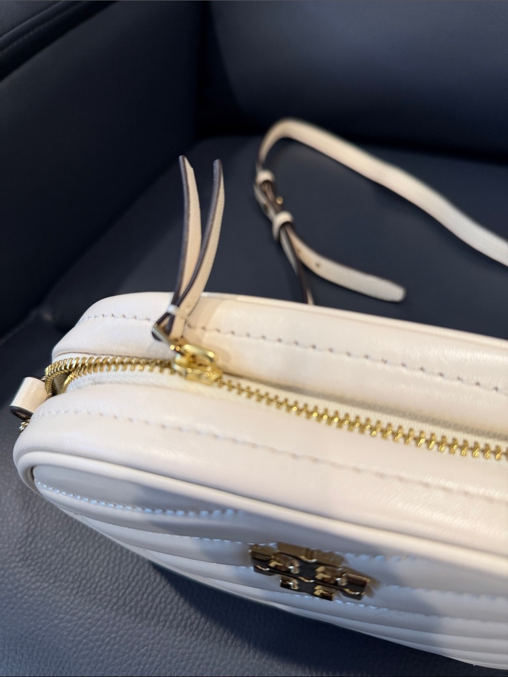 Tory Burch KIRA CHEVRON CAMERA BAG. Like New! - Picture 9 of 11